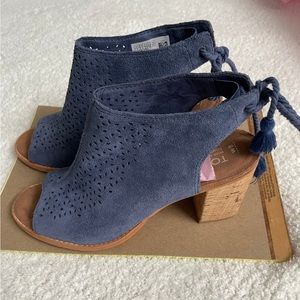 TOMS blue suede block heel sandal, Sz 8, EUC!!